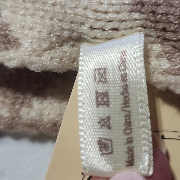 L.I.B. NEW YORK Taupe Cream Triange Pattern Knit Headwrap - Picture 5 of 5